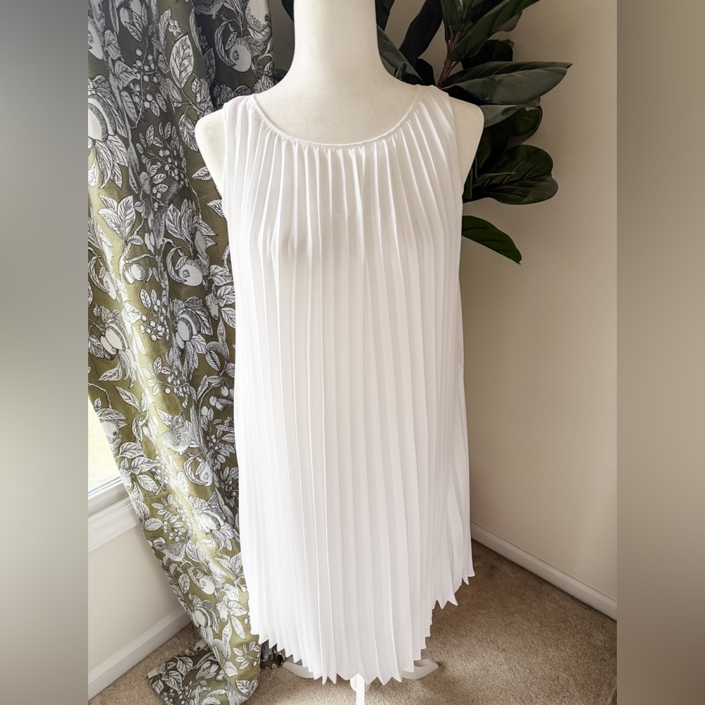 Banana Republic White Pleated Sleeveless Shift Dress